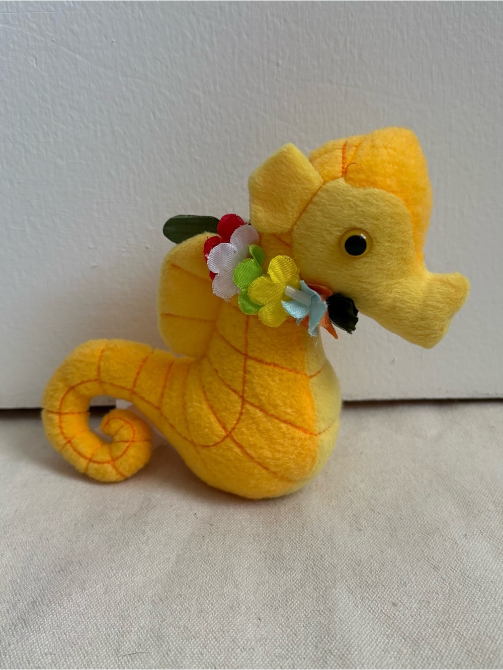 Hawaiian Collectibles Moana The Curious Seahorse Plush w/ Lei 6”